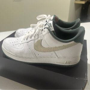 Nike White and Green Sneakers